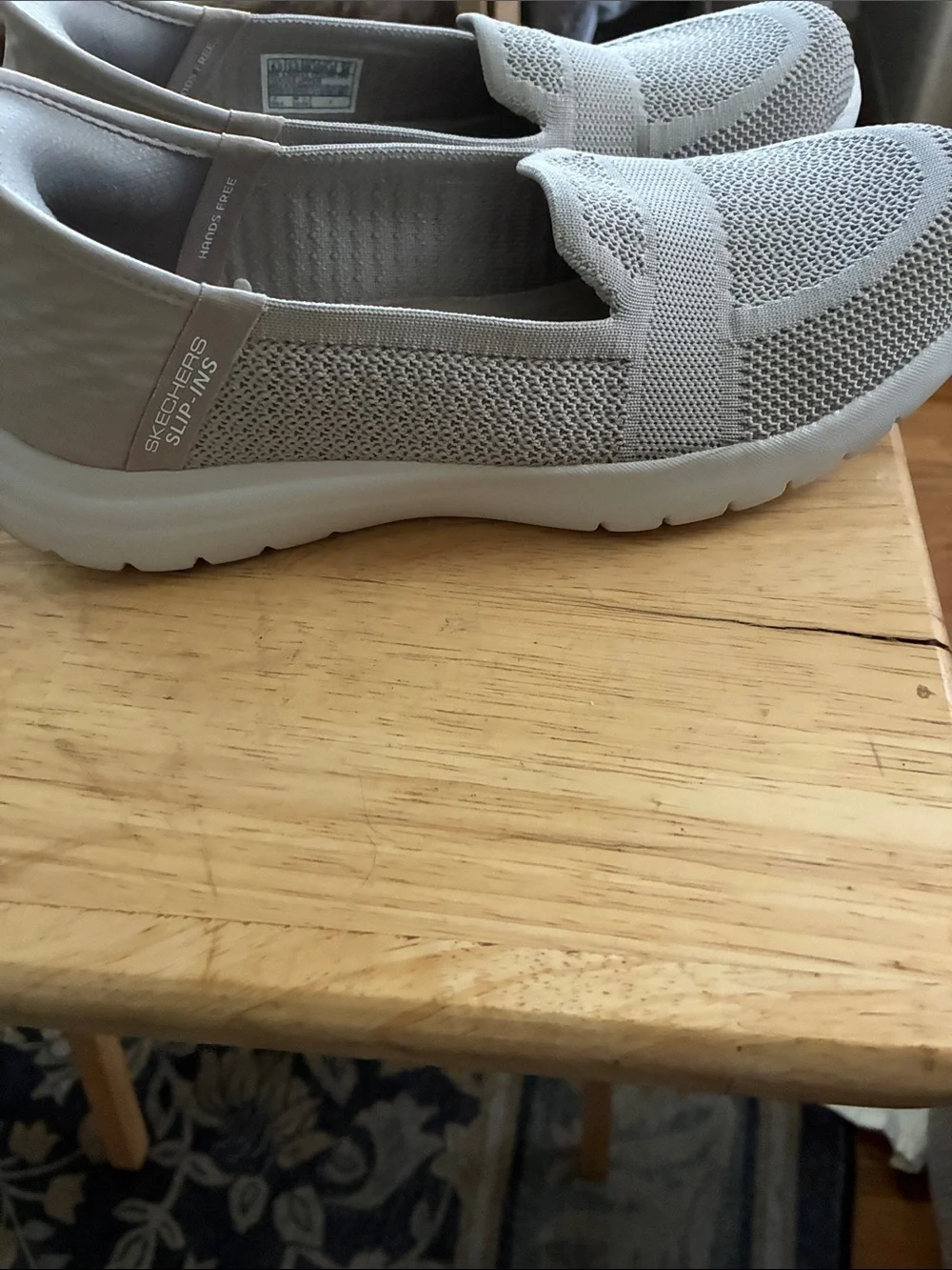 Skechers Knit Slip-On Sneakers in Taupe Wonen’s size 8.5  Great condition